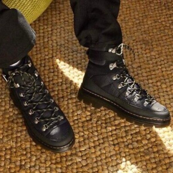 Dr. Martens Comb Tech Quilted Combat Boots Black Lace Utility Outdoor - Picture 1 of 13